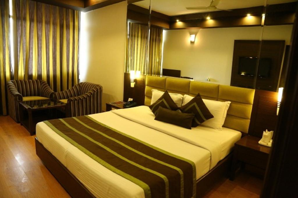 Hotel Park Grand Chandīgarh Exterior foto