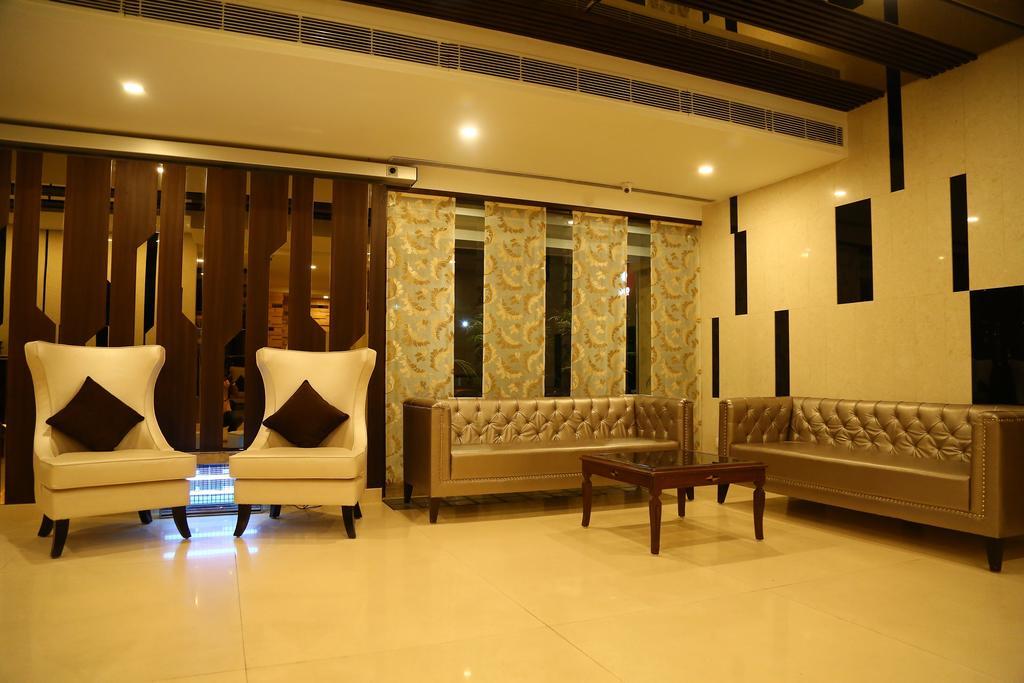 Hotel Park Grand Chandīgarh Exterior foto