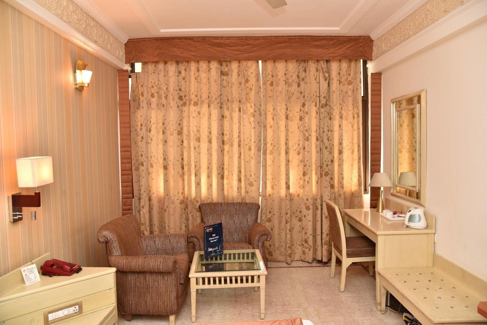 Hotel Park Grand Chandīgarh Exterior foto
