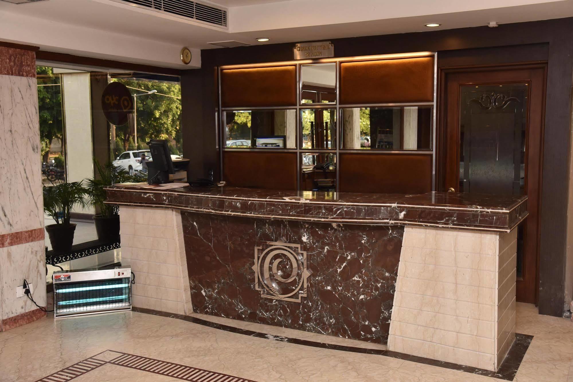 Hotel Park Grand Chandīgarh Exterior foto