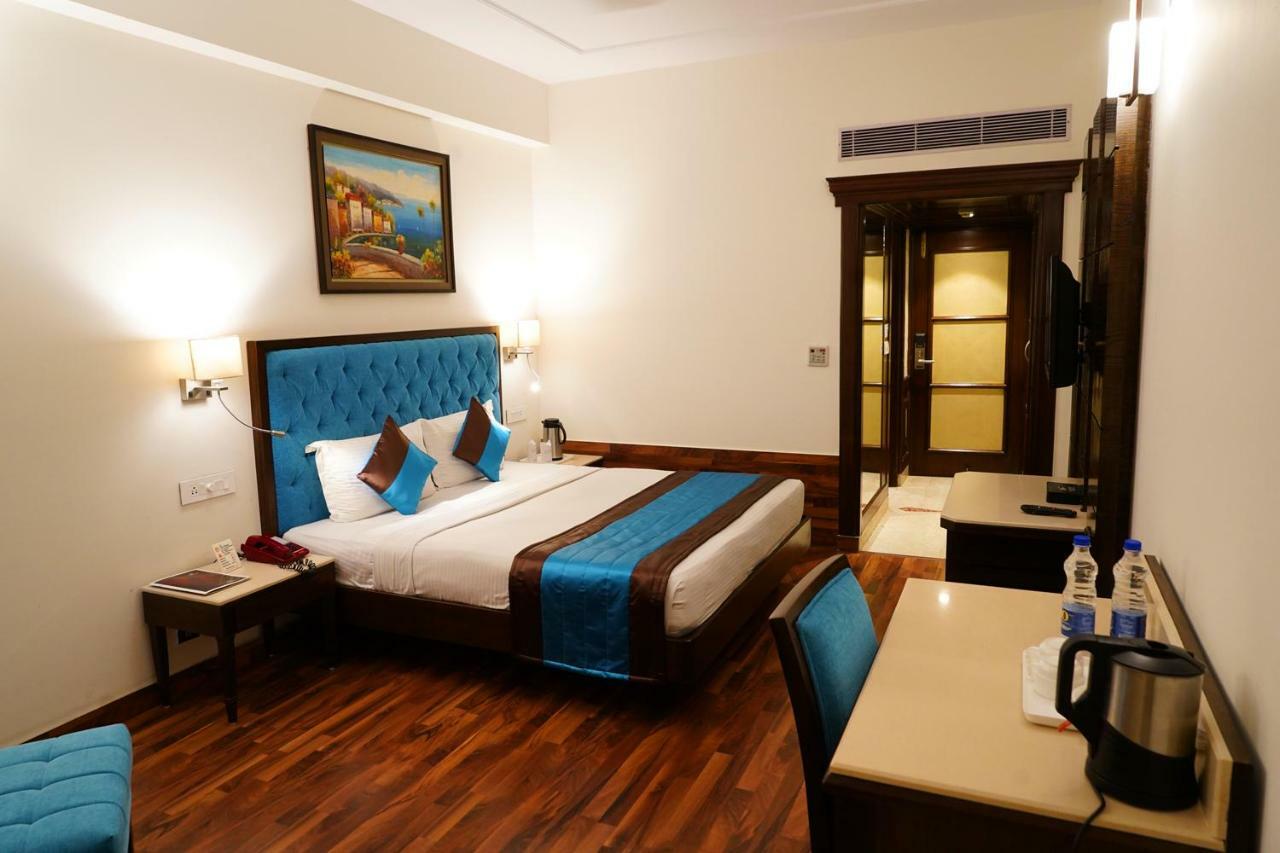 Hotel Park Grand Chandīgarh Exterior foto