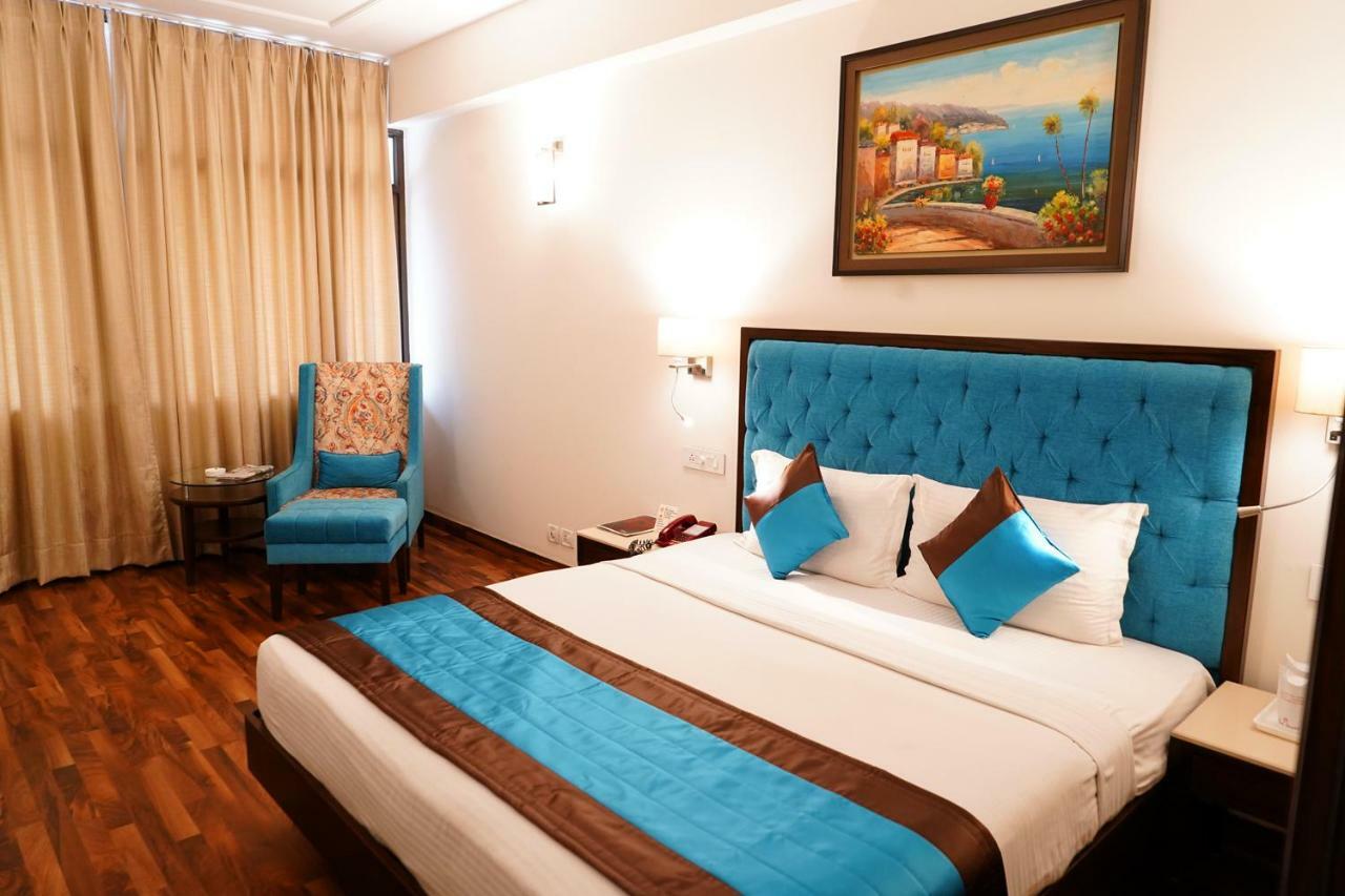 Hotel Park Grand Chandīgarh Exterior foto