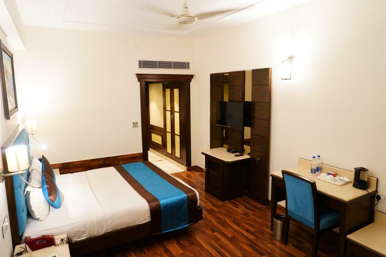 Hotel Park Grand Chandīgarh Exterior foto