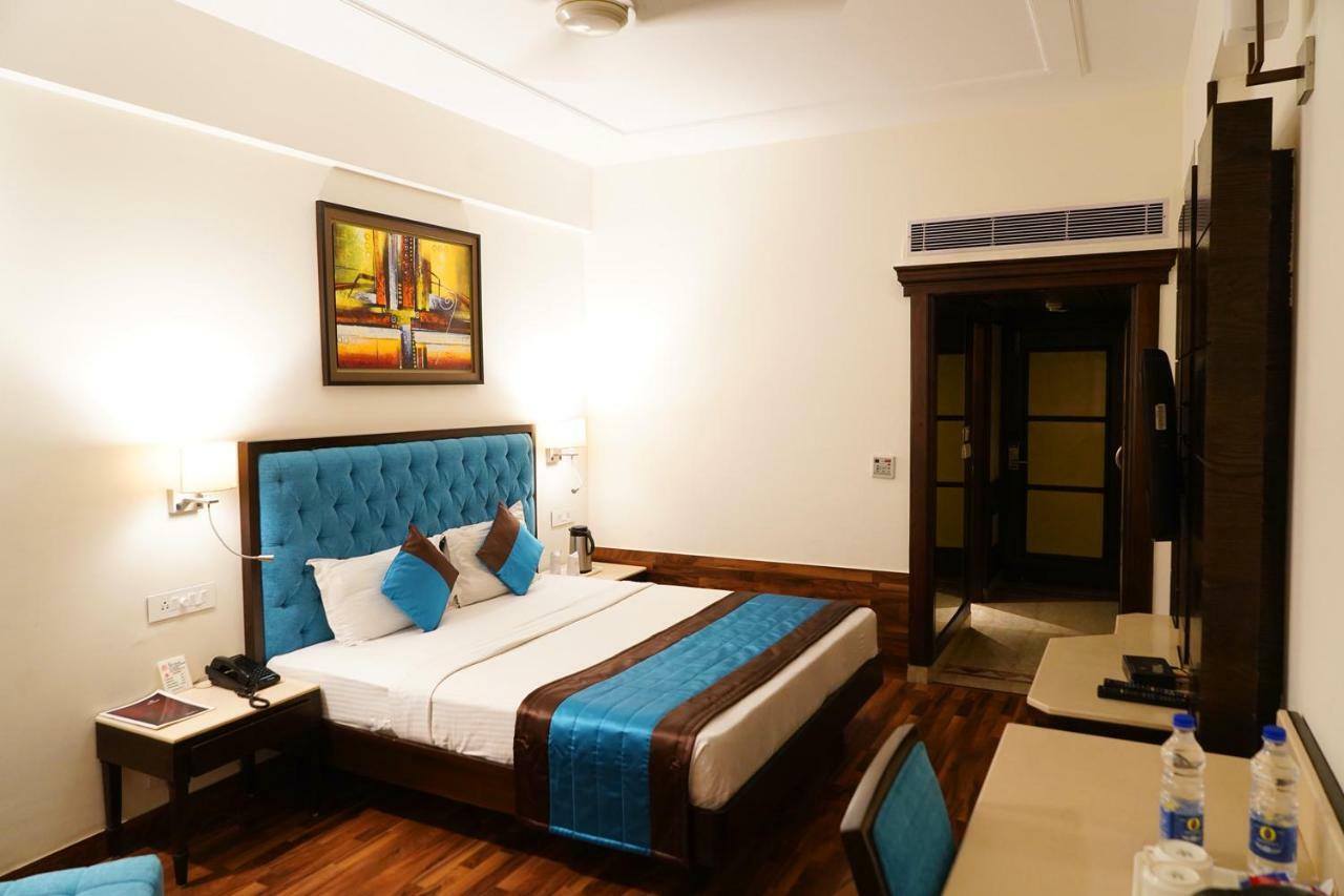 Hotel Park Grand Chandīgarh Exterior foto